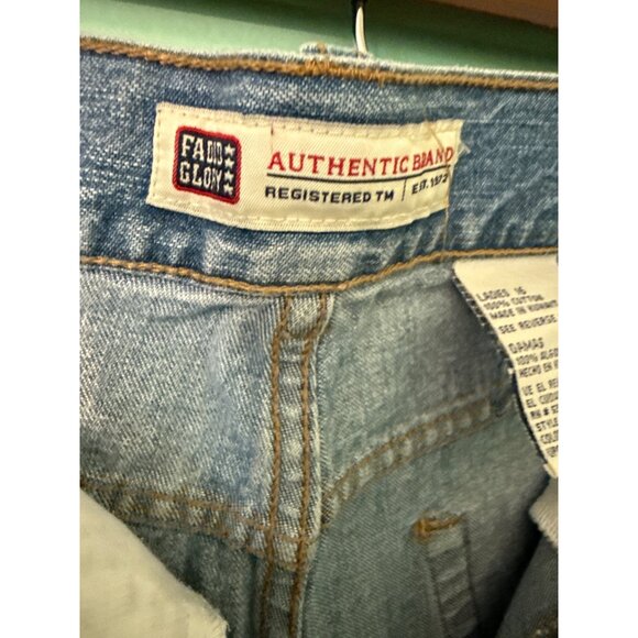 Faded Glory Womens Denim Shorts Light Stonewash Size 16 100% Cotton Casual Fit - Picture 3 of 7